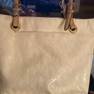 Selling a cream colored Mk bag used but not damaged